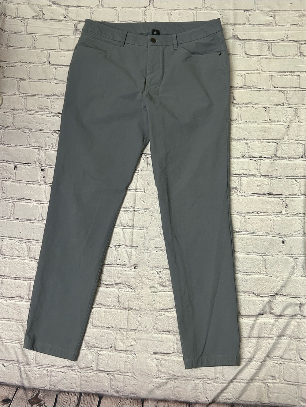 lululemon athletica Men's Chinos in Slate Gray